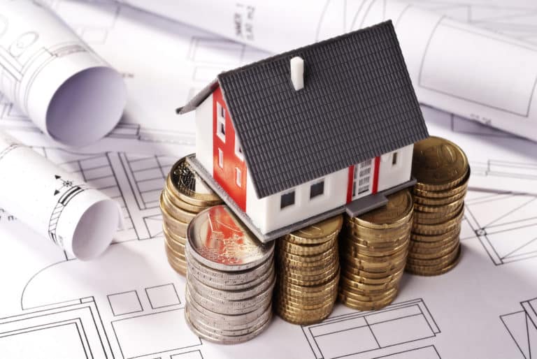 Que regroupe le patrimoine immobilier ?