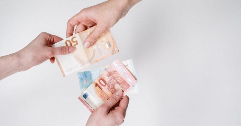 Quels sont les droits et recours des usagers des services bancaires concernant l&rsquo;avocat banque ?