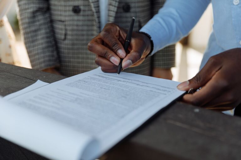Quelles sont les clés d&rsquo;une croissance sécurisée en droit commercial pour un avocat ?