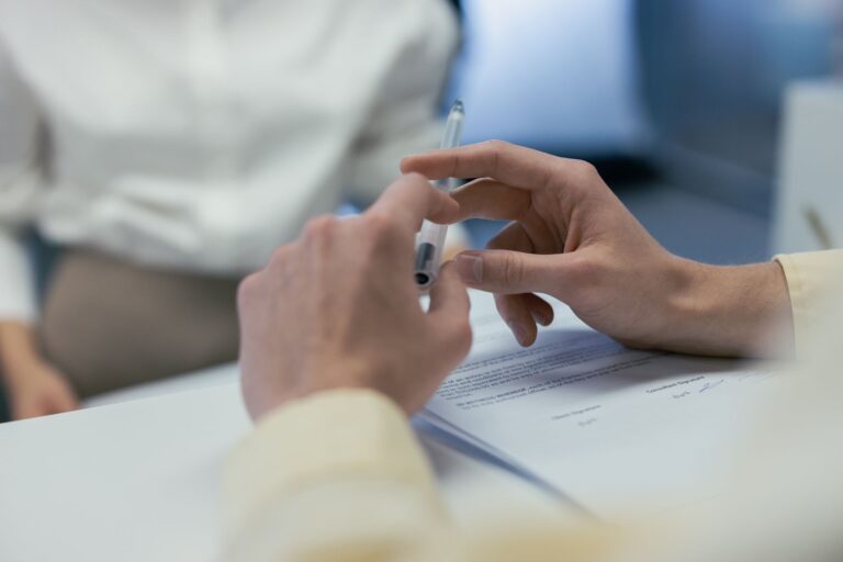 Faire valoir ses droits au travail : quelles étapes suivre ?