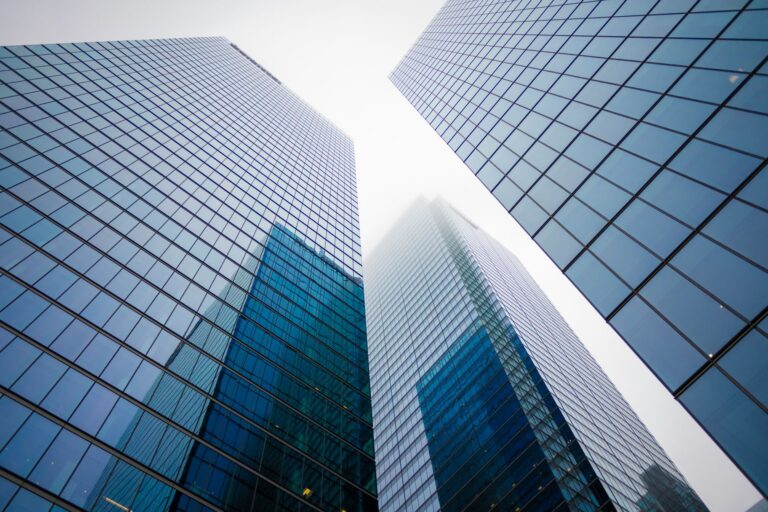 Quelles sont les implications juridiques d&rsquo;une transaction immobilière à comprendre pour un avocat immobilier ?