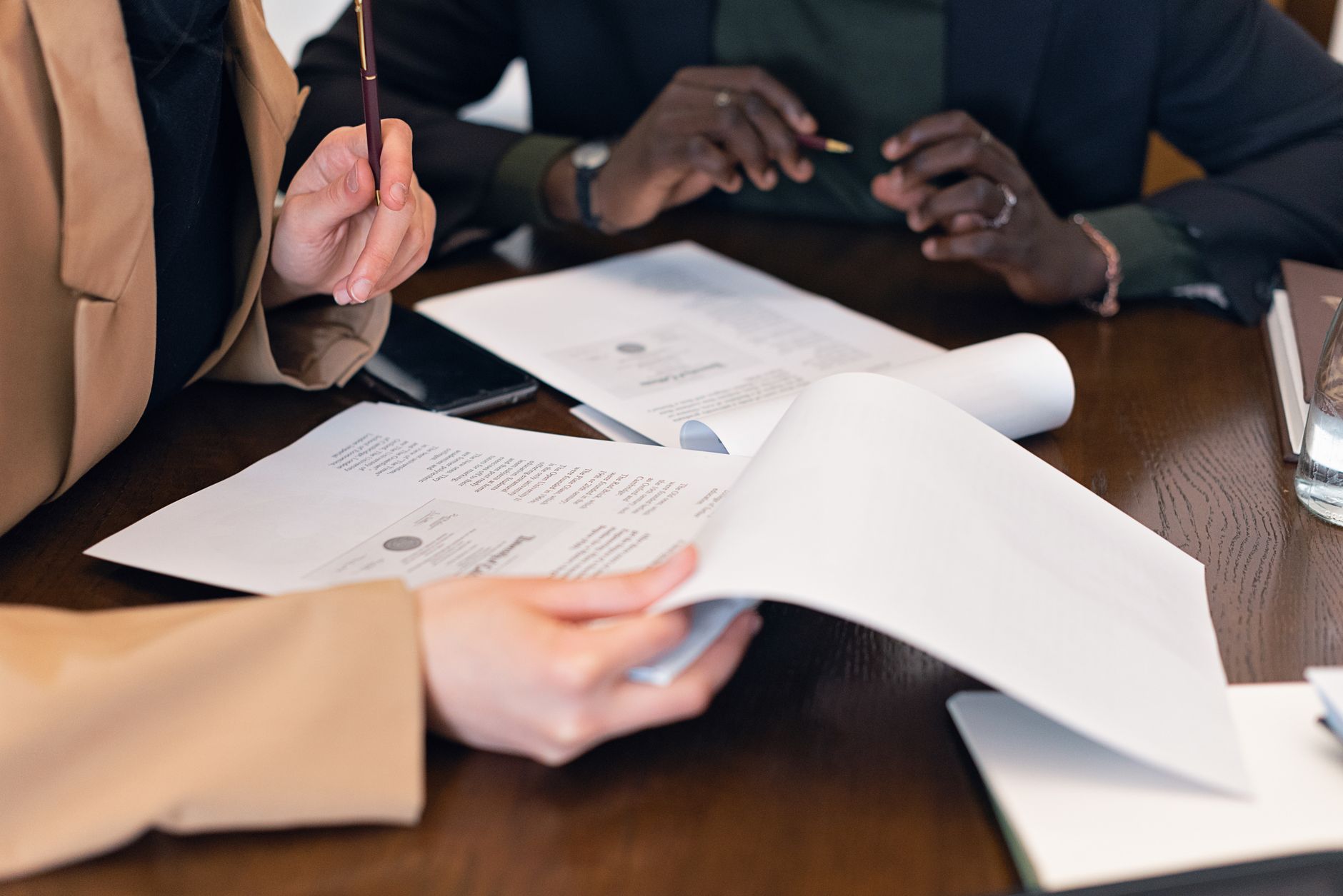 Quels pièges faut-il éviter dans les relations professionnelles en matière de travail pour un avocat ?