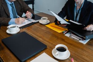 Comment éviter les litiges lors de transactions immobilières avec un avocat immobilier ?