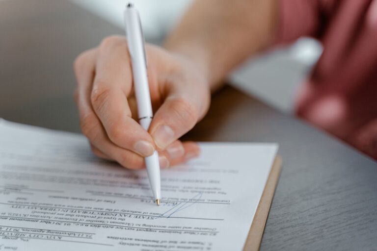 Pourquoi faire appel à un avocat immobilier pour garantir la sécurité juridique de vos projets immobiliers ?