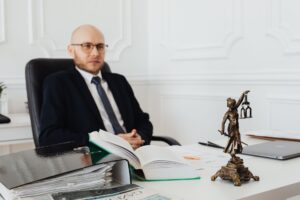 Quels critères privilégier pour bien choisir son avocat en affaire ?