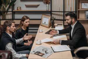 Pourquoi faire appel à un avocat spécialisé en immobilier pour sécuriser vos transactions immobilières ?