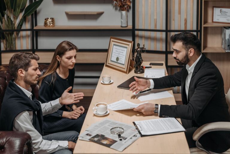 Pourquoi faire appel à un avocat spécialisé en immobilier pour sécuriser vos transactions immobilières ?