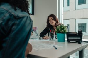 Quels sont les critères de confiance pour choisir un avocat en affaire ?