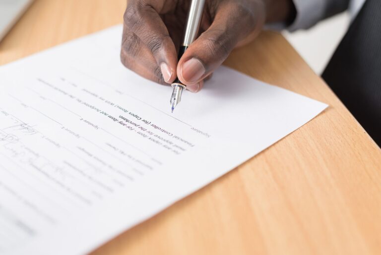 Quels sont les aspects juridiques à ne pas négliger dans vos projets immobiliers liés à l&rsquo;avocat immobilier ?