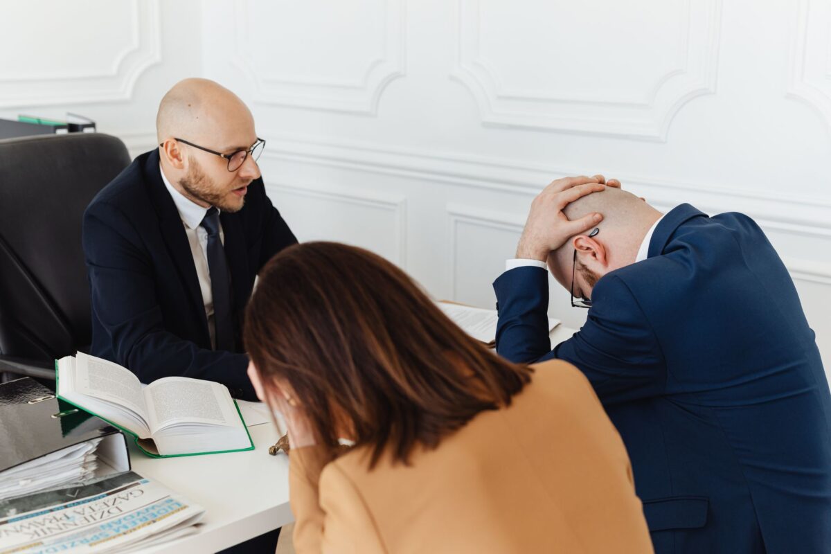 Comment éviter les conflits d&rsquo;affaires en droit commercial avec un avocat ?
